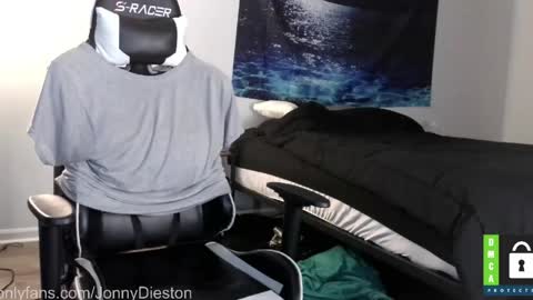 Snapshot of jonnydieston777 chatting on April 18, 3:05 pm JonnyDieston online show from April 18, 3:05 pm
