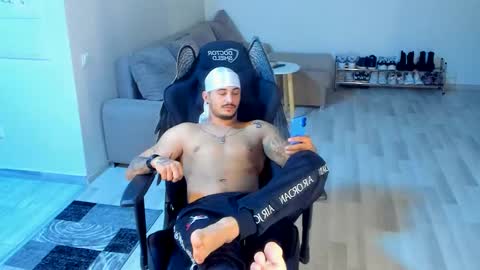 jonnyporn1 online show from October 20, 5:35 pm