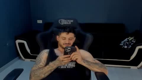 jonnyporn1 online show from March 18, 3:04 pm