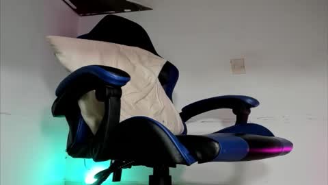 jordan33blake online show from December 5, 1:47 am