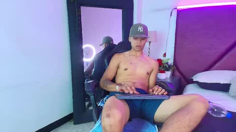Snapshot of jordan_kiing chatting on October 10, 10:53 pm Jordan Kiing online show from October 10, 10:53 pm
