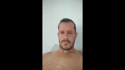 Snapshot of jose_985 chatting on April 19, 8:46 am jose_985 online show from April 19, 8:46 am