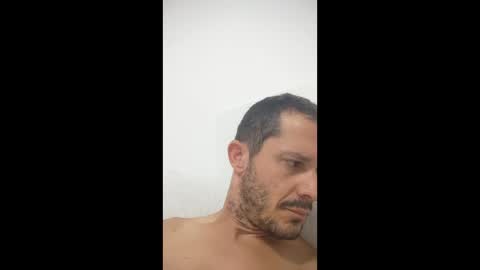 Snapshot of jose_985 chatting on April 24, 1:52 am jose_985 online show from April 24, 1:52 am
