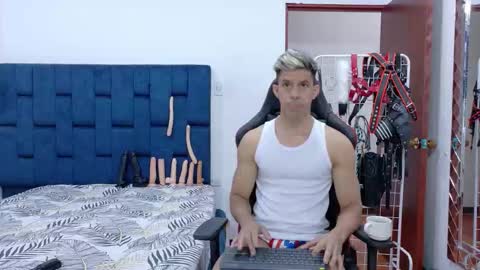 Snapshot of jose_rumbero91 chatting on December 15, 12:20 pm jose_rumbero91 online show from December 15, 12:20 pm