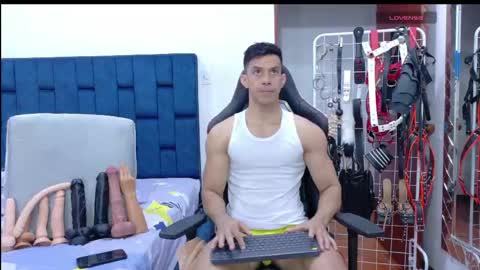 Snapshot of jose_rumbero91 chatting on May 8, 10:31 am jose_rumbero91 online show from May 8, 10:31 am