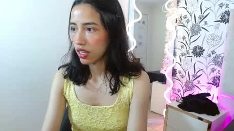 Joselyn  online show from December 18, 12:00 pm