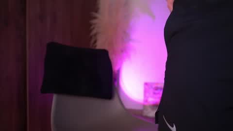 Snapshot of josep_davies chatting on December 18, 11:00 pm Josep online show from December 18, 11:00 pm