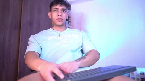 Snapshot of josep_davies chatting on December 21, 7:32 pm Josep online show from December 21, 7:32 pm