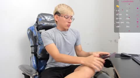 Snapshot of joseph_brown_ chatting on December 26, 12:59 pm JOSEPH BROWN online show from December 26, 12:59 pm