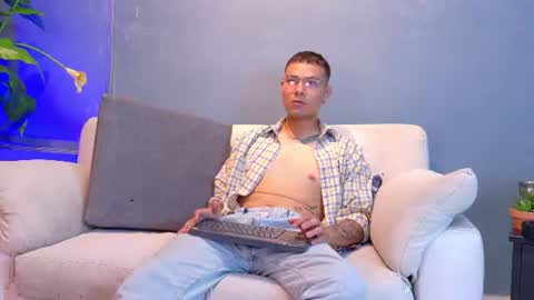 Snapshot of joseph_spider chatting on June 12, 7:13 pm joseph_spider online show from June 12, 7:13 pm