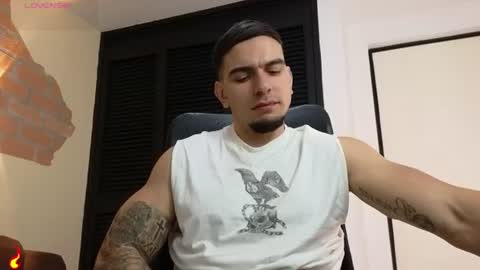 josh_miller01 online show from June 20, 1:36 pm