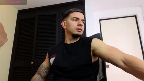josh_miller01 online show from July 10, 1:58 pm