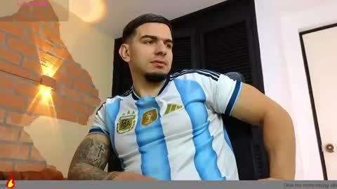 josh_miller01 online show from July 18, 1:26 pm