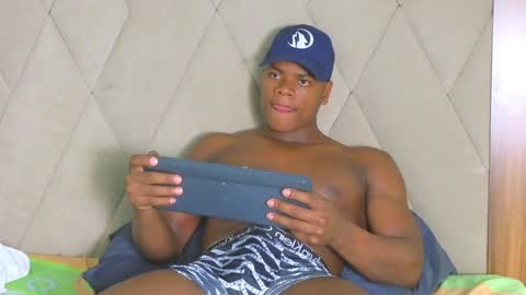 Snapshot of joshloganx chatting on December 23, 6:05 pm joshloganx online show from December 23, 6:05 pm