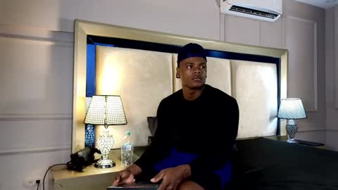 Snapshot of joshloganx chatting on January 17, 2:18 am joshloganx online show from January 17, 2:18 am