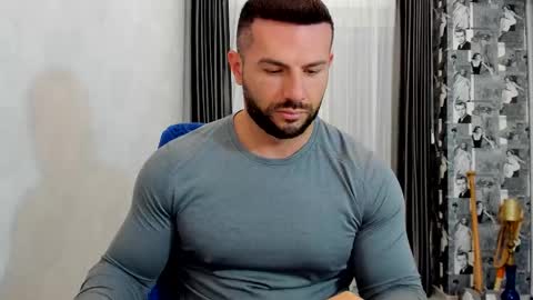 joshuamuscle69 online show from December 3, 7:38 am