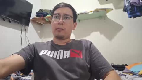 Snapshot of josq121 chatting on February 2, 8:24 am josq121 online show from February 2, 8:24 am