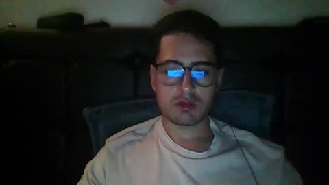 Snapshot of josux8 chatting on December 18, 2:06 am josux8 online show from December 18, 2:06 am