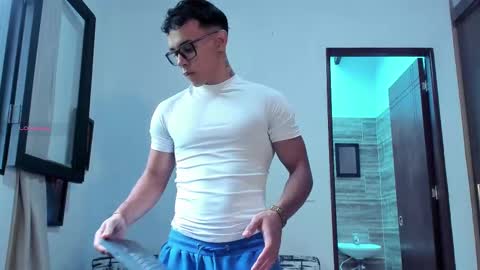 Im Jouliano online show from October 8, 9:01 pm