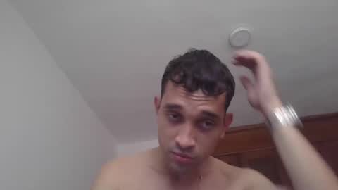 Snapshot of jovenvergonguapo09 chatting on November 23, 9:03 pm Van Helsing online show from November 23, 9:03 pm