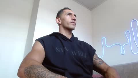  JOYLOPEZFIT online show from January 1, 3:57 pm