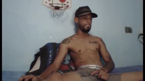 jpineda97 online show from June 10, 8:52 pm