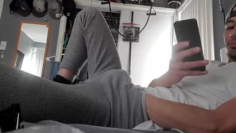 Snapshot of jpizzy23 chatting on January 10, 7:43 pm dLowfrk online show from January 10, 7:43 pm