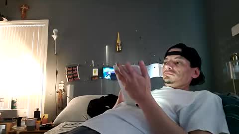 Snapshot of jpizzy23 chatting on February 28, 1:26 am dLowfrk online show from February 28, 1:26 am