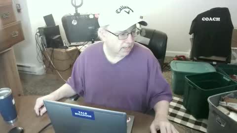 Snapshot of jpmel99 chatting on May 2, 4:17 am jpmel99 online show from May 2, 4:17 am