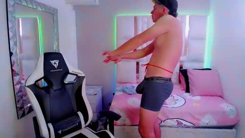 Snapshot of jr_nino_ chatting on March 5, 1:06 pm N I N O online show from March 5, 1:06 pm