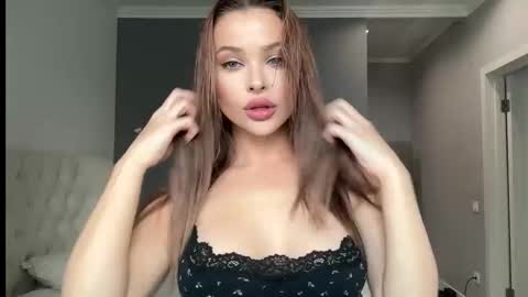 Jennie and Sophia online show from October 9, 10:24 am