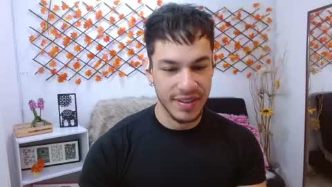 Snapshot of juan023_ chatting on June 15, 2:19 pm Juan online show from June 15, 2:19 pm