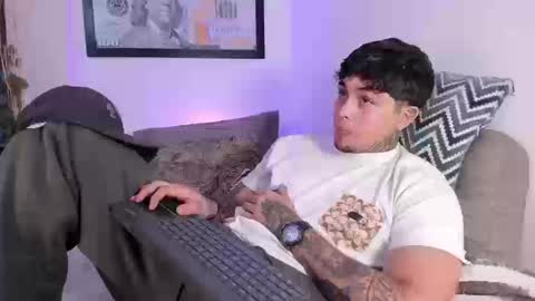 juan_alvarez18 online show from September 27, 4:06 am