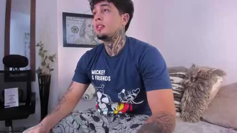 juan_alvarez18 online show from October 9, 4:10 am