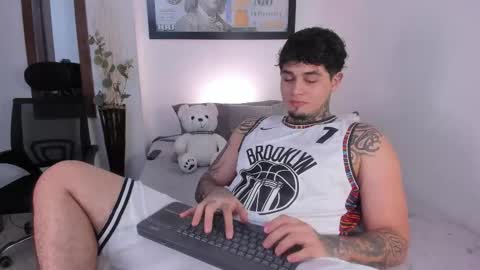 juan_alvarez18 online show from October 10, 12:53 am