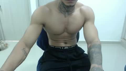 juan_gomez_1 online show from February 25, 8:19 pm