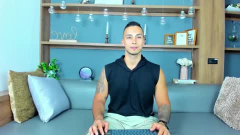 Snapshot of juan_muscle chatting on January 31, 2:15 am juan_muscle online show from January 31, 2:15 am