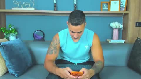 Snapshot of juan_muscle chatting on February 8, 12:28 am juan_muscle online show from February 8, 12:28 am