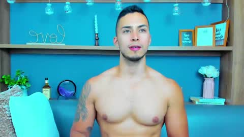 Snapshot of juan_muscle chatting on February 26, 1:21 am juan_muscle online show from February 26, 1:21 am
