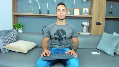 Snapshot of juan_muscle chatting on March 5, 1:10 am juan_muscle online show from March 5, 1:10 am