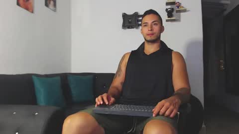 Snapshot of juan_muscle chatting on March 12, 1:47 am juan_muscle online show from March 12, 1:47 am