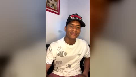 Snapshot of juanbigcock21cm chatting on April 6, 1:03 am juan jose online show from April 6, 1:03 am