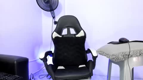 Juan Diego Uribe online show from February 18, 3:53 am