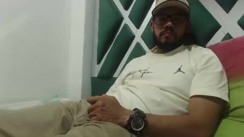 Snapshot of juanfe_style chatting on September 30, 2:27 am juanfe_style online show from September 30, 2:27 am