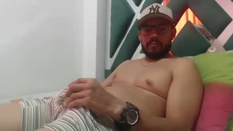 Snapshot of juanfe_style chatting on October 1, 2:01 pm juanfe_style online show from October 1, 2:01 pm