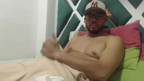 Snapshot of juanfe_style chatting on October 8, 2:42 am juanfe_style online show from October 8, 2:42 am