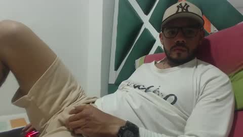 Snapshot of juanfe_style chatting on October 11, 3:28 am juanfe_style online show from October 11, 3:28 am