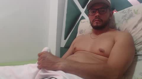 Snapshot of juanfe_style chatting on November 8, 3:23 pm juanfe_style online show from November 8, 3:23 pm