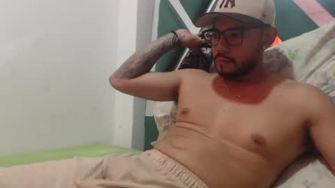 Snapshot of juanfe_style chatting on November 10, 2:16 pm juanfe_style online show from November 10, 2:16 pm