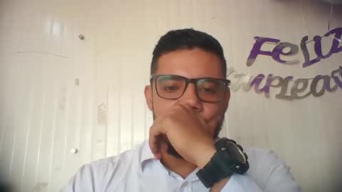 Snapshot of juanfe_style chatting on December 4, 3:21 pm juanfe_style online show from December 4, 3:21 pm